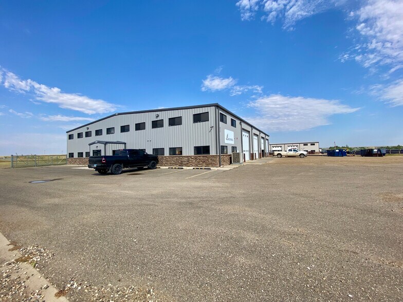 More Photos Of 517 Well St, Williston Warehouse For Sale