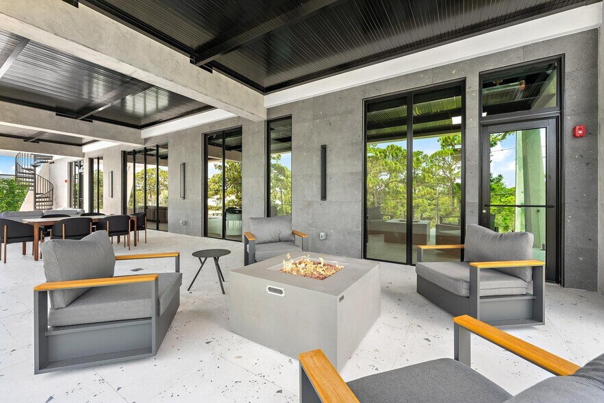 More Photos Of 11700 SE Shell Ave, Hobe Sound Loft Creative Space For Sale