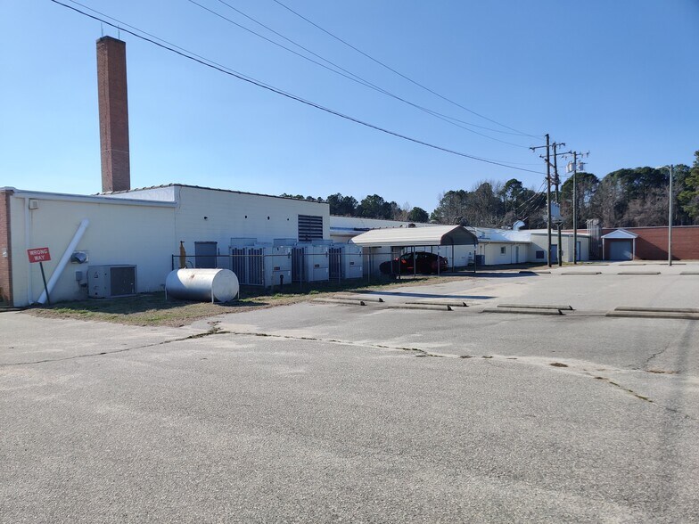 More Photos Of 120 S Church Ave, Garland Manufacturing For Lease