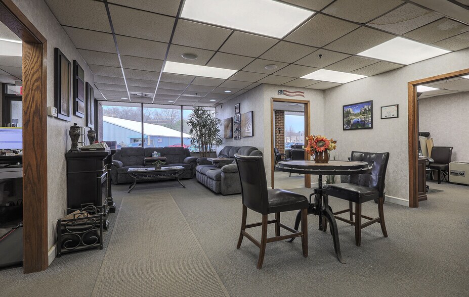 More Photos Of 2005-2007 W 103rd Ter, Leawood Service For Sale