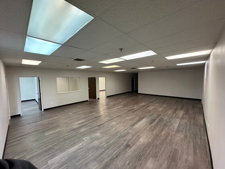 More Photos Of 4040 Delp St, Memphis Distribution For Lease