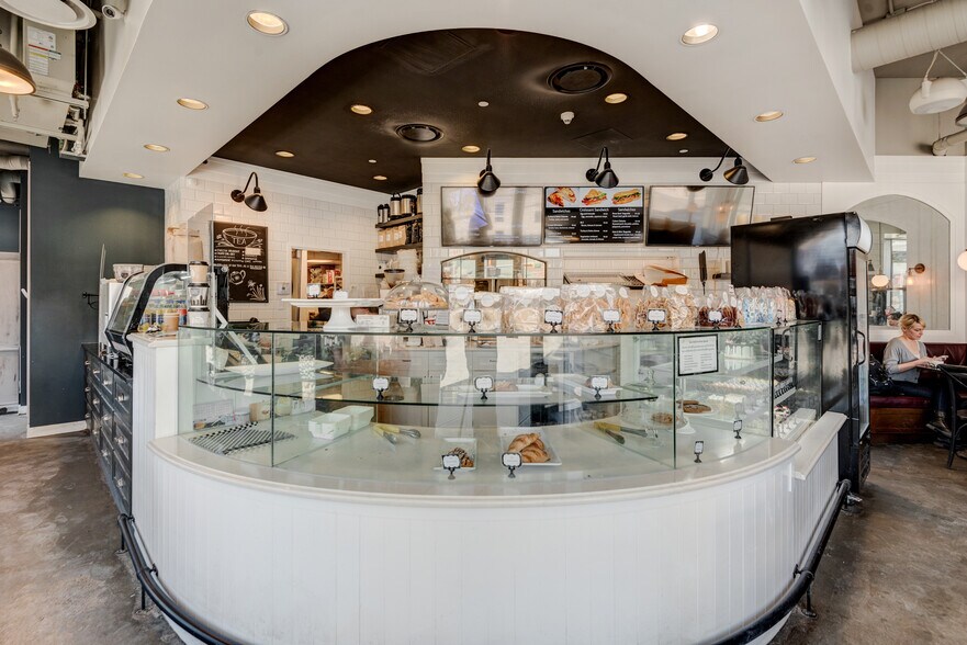 More Photos Of 903 10th Ave SW, Calgary Apartments For Lease