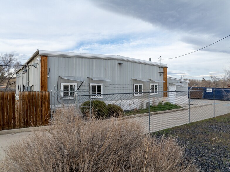 More Photos Of 3035 E 4th St, Pueblo Service For Sale