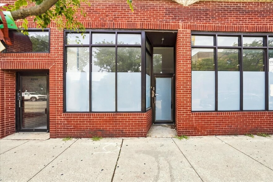 More Photos Of 4200-4220 Broadway St, Chicago Storefront Retail Residential For Lease