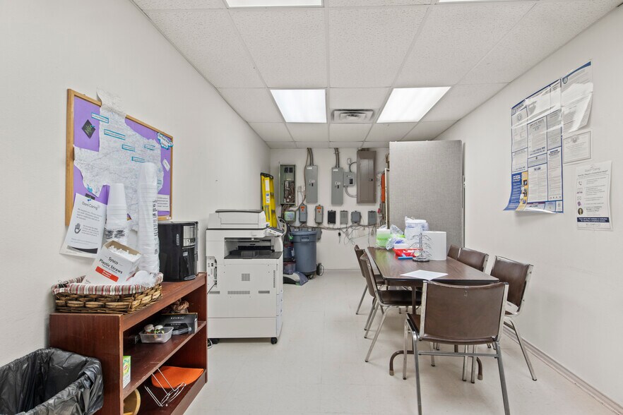 More Photos Of 412 Texas Highway 37, Mount Vernon Medical For Sale