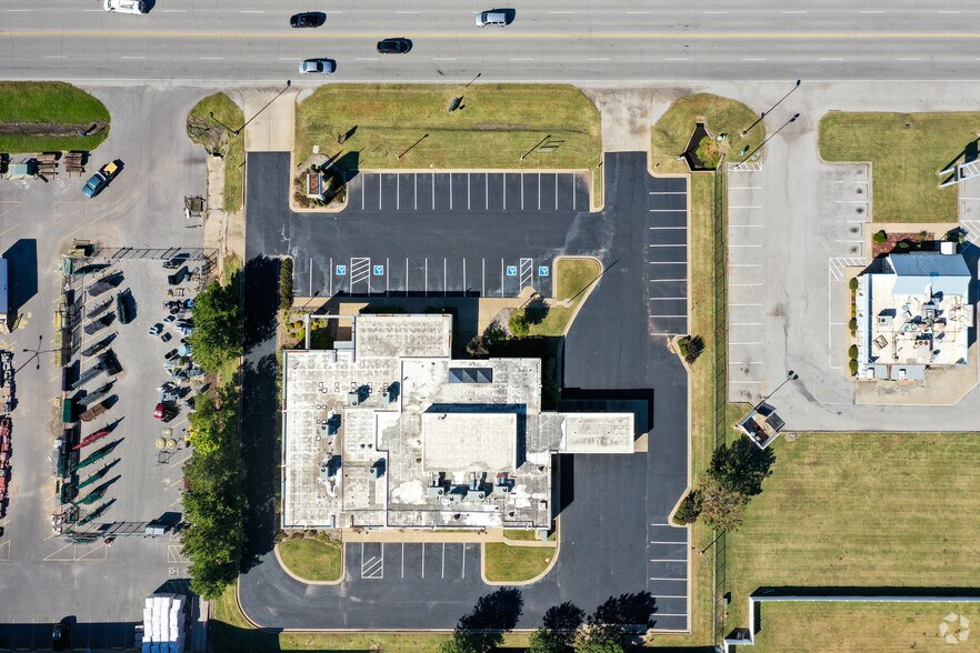 More Photos Of 796-800 E Charles Page Blvd, Sand Springs Medical For Lease