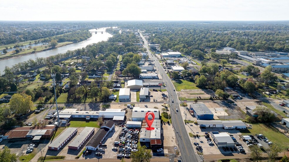 More Photos Of 1914 Cypress St, West Monroe Service For Sale