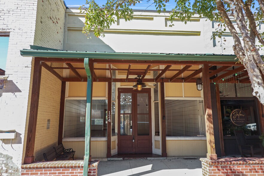 More Photos Of 124 Trinity St, Abbeville Storefront For Sale