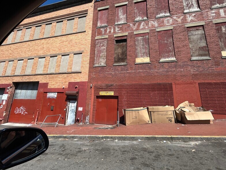 More Photos Of 300 Main St, Paterson General Retail For Sale