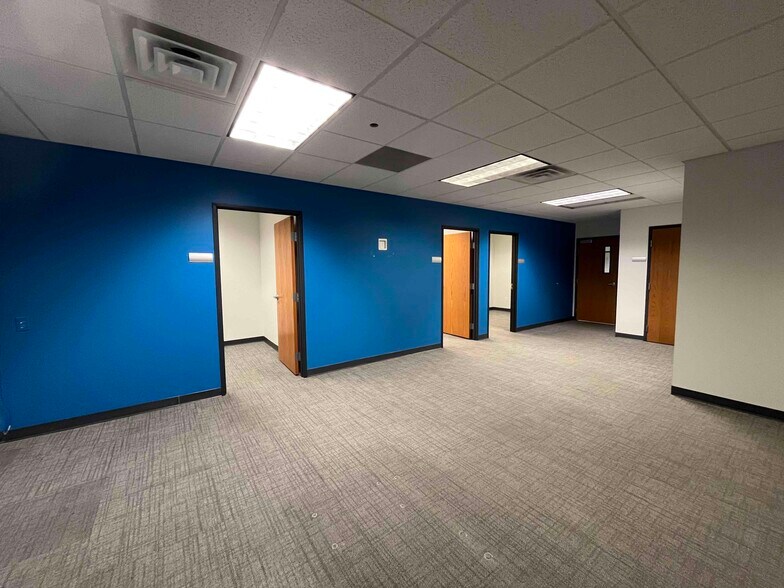 More Photos Of 1010 N 96th St, Omaha Office For Sale