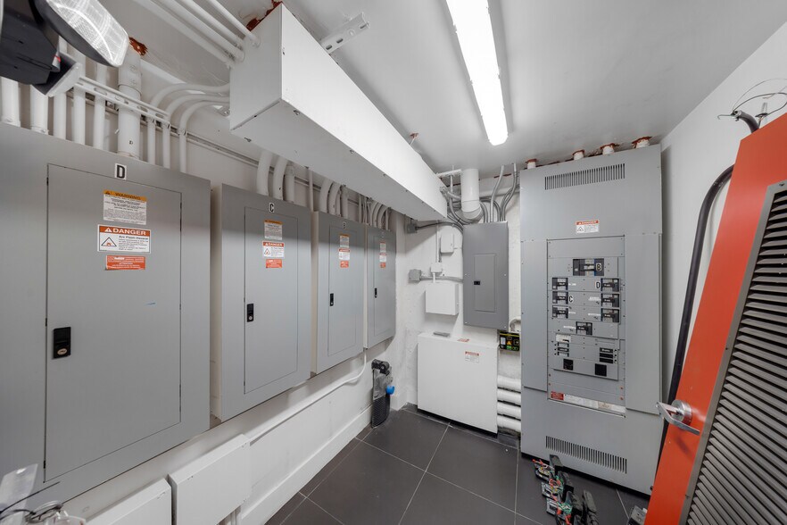 More Photos Of 1360 NW 88th Ave, Doral Bar For Sale