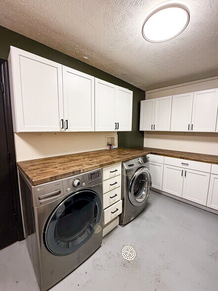 More Photos Of 138 3rd St, Underwood Freestanding For Sale