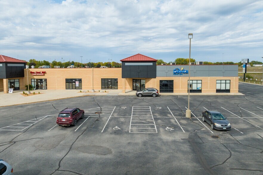 More Photos Of 1802-1838 Commerce Dr, North Mankato Freestanding For Lease