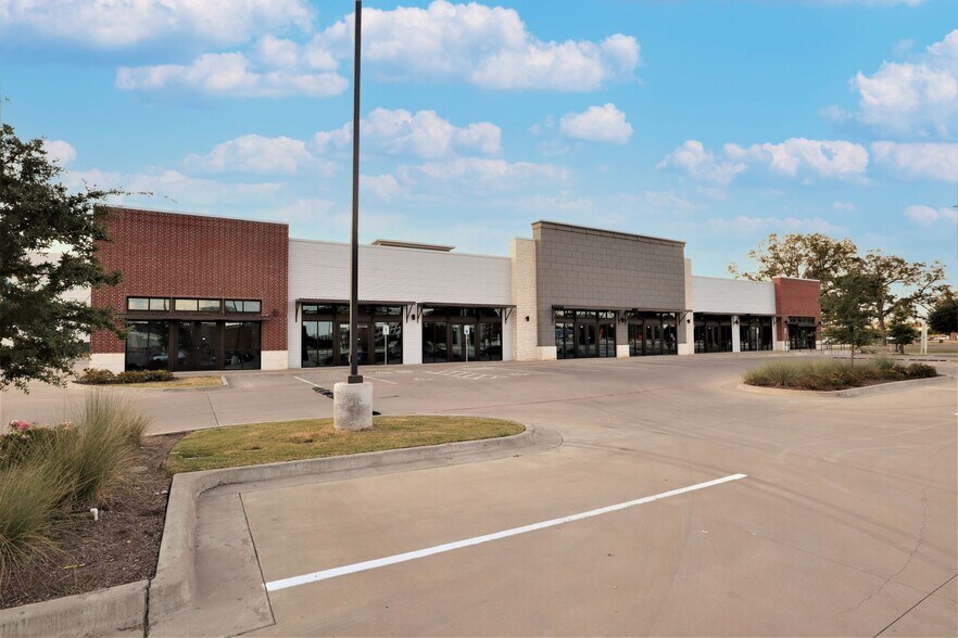 More Photos Of 921 S 9th St, Waco Unknown For Lease