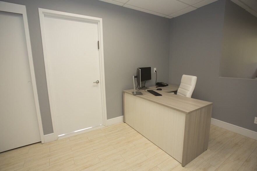 More Photos Of 185 Great Neck Rd, Great Neck Office For Lease