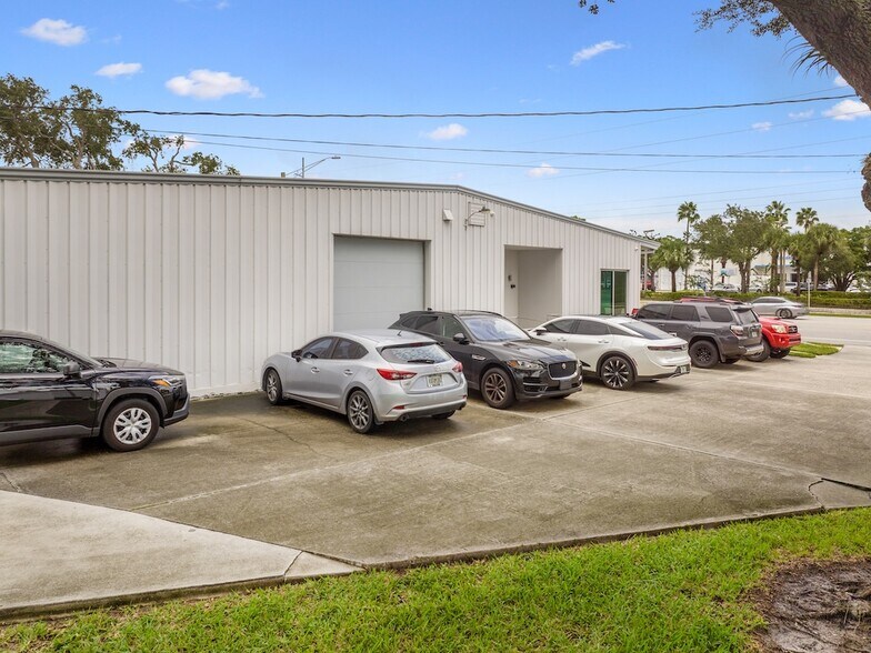 More Photos Of 675 US Highway 1, Vero Beach Warehouse For Lease