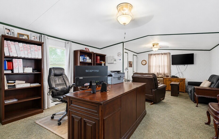 More Photos Of 7864 Brock Rd, Ardmore Service For Sale