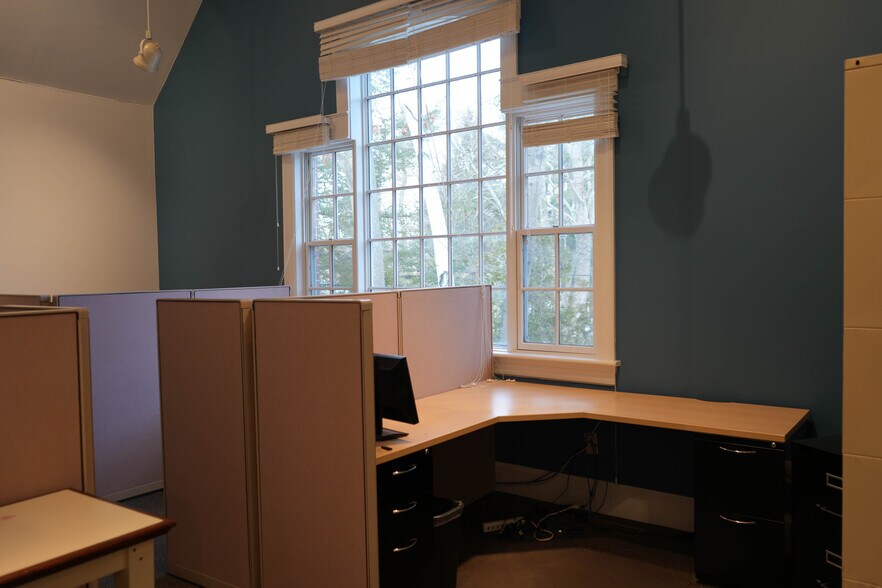 More Photos Of 1 Club Acre Ln, Bedford Office For Lease