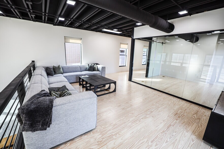 More Photos Of 605 NW 4th St, Oklahoma City Office For Sale