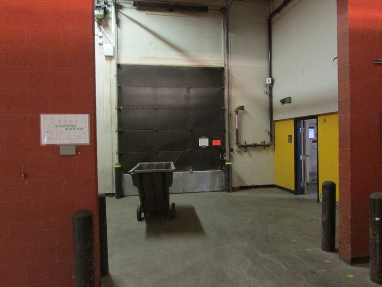 More Photos Of 1610 W Garden of the Gods Rd, Colorado Springs Manufacturing For Lease