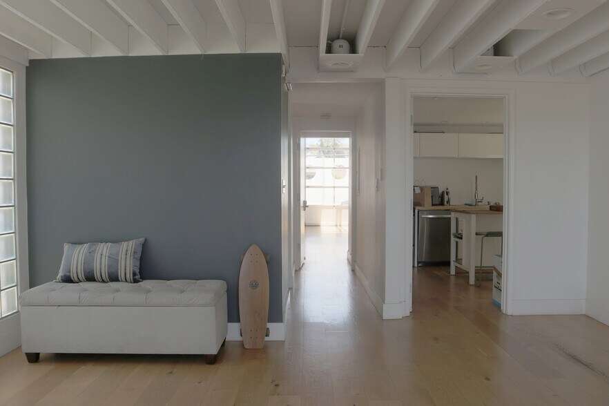 More Photos Of 1421 ABBOT KINNEY, Venice Office For Lease