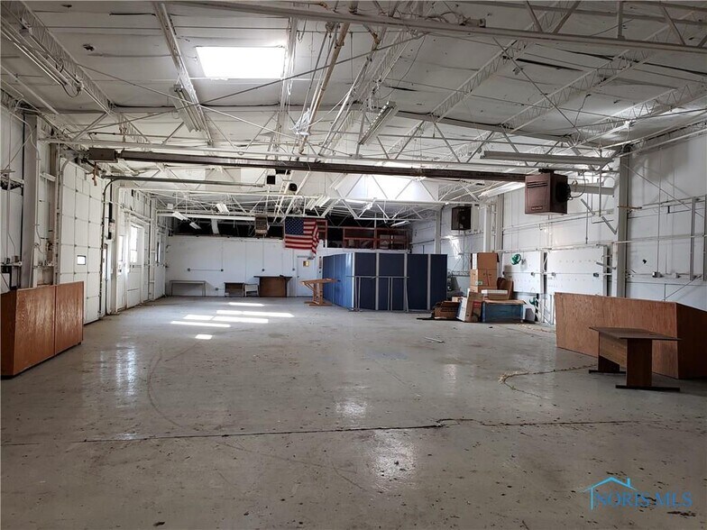 More Photos Of 410 Ryder Rd, Toledo Office For Sale