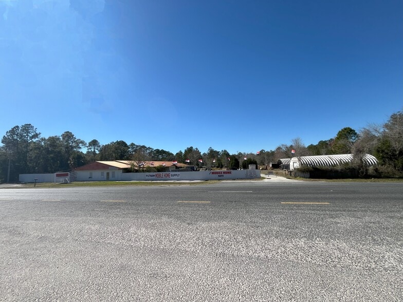 More Photos Of 481 Us-17, Palatka Light Distribution For Sale