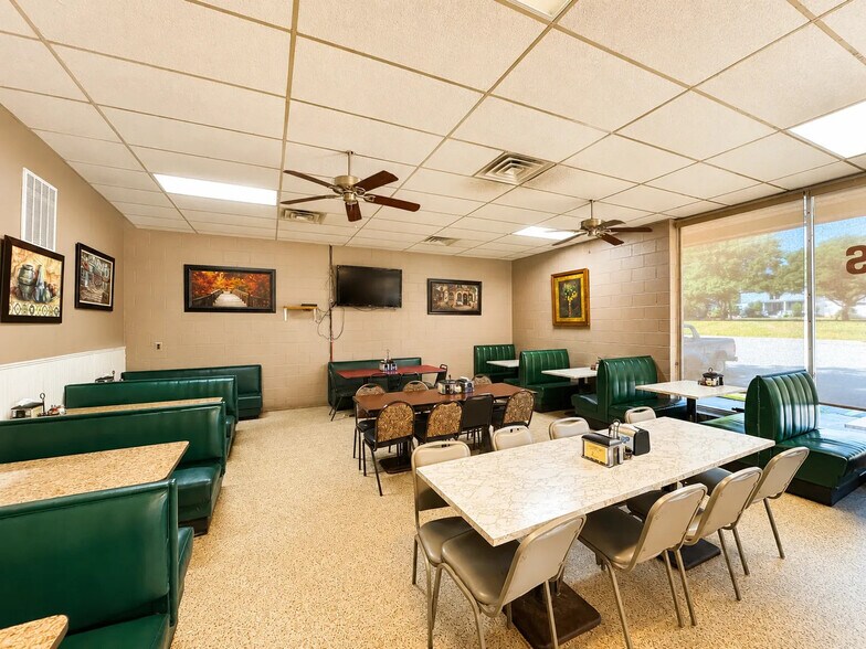More Photos Of 205 N Main St, Belton General Retail For Sale