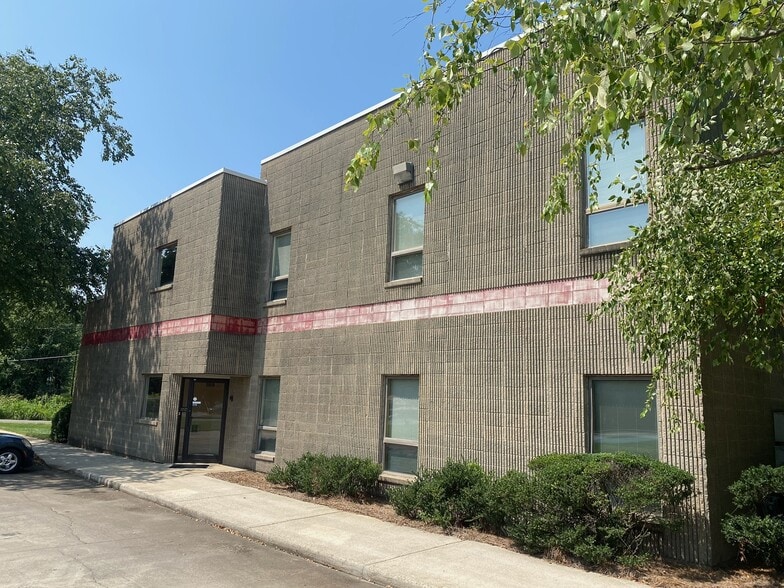 More Photos Of 11819 Reames Rd, Charlotte Office For Sale