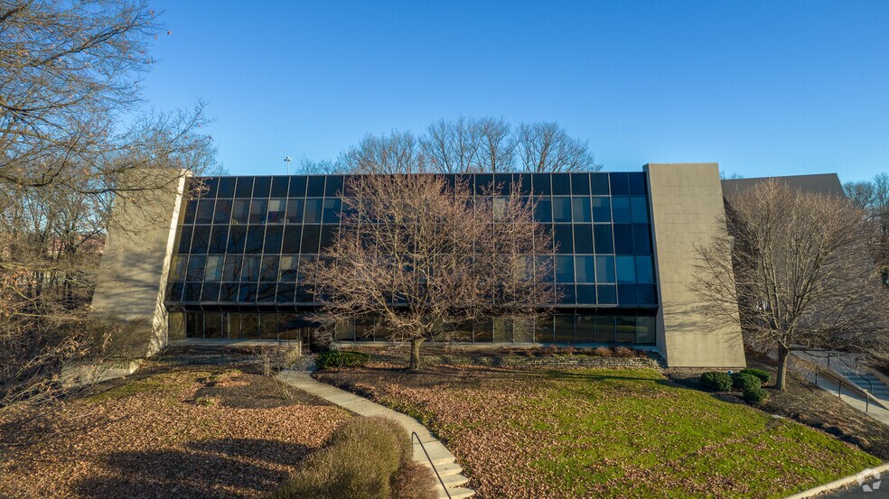 More Photos Of 150 E Wilson Bridge Rd, Worthington Office For Lease