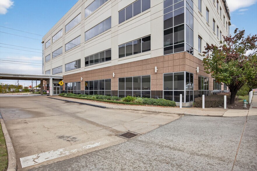 More Photos Of 5420 West Loop S, Bellaire Medical For Lease