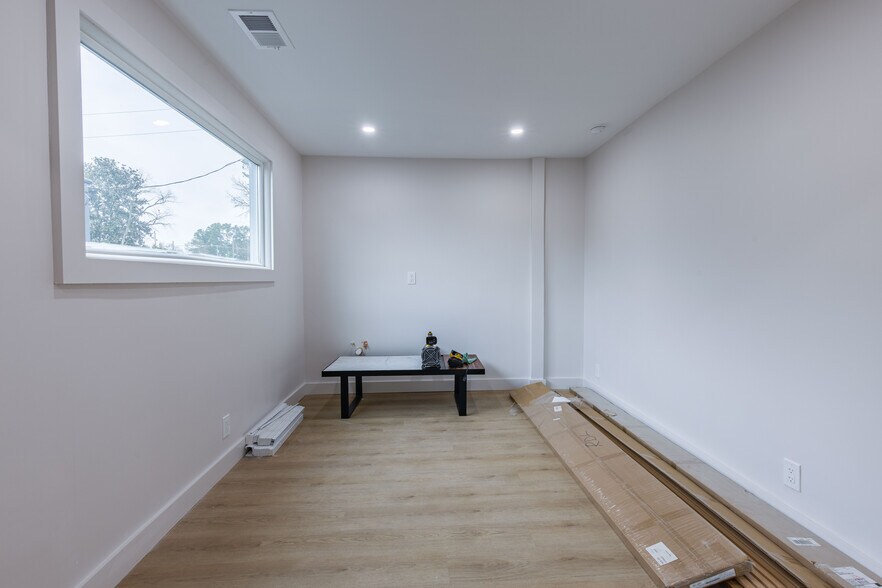 More Photos Of 1685 Lower Roswell Rd, Marietta Medical For Lease