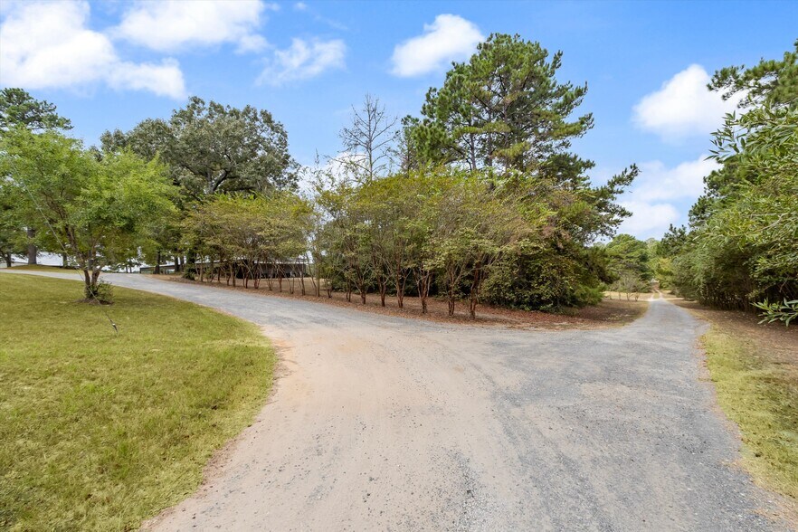 More Photos Of 5611 Rockin L Ln, Navasota Lodge Meeting Hall For Sale