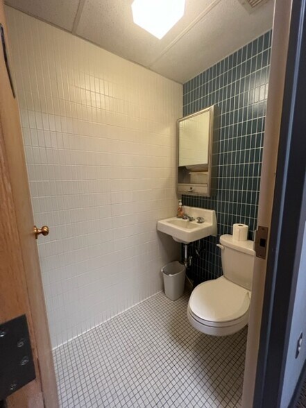 More Photos Of 20 Hope Ave, Waltham Medical For Lease