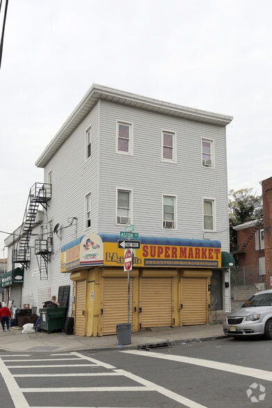 More Photos Of 36 Astor St, Newark Storefront Retail Residential For Lease