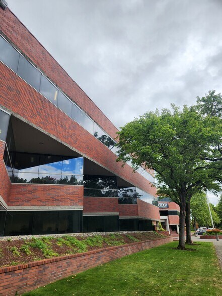 More Photos Of 8000 NE Parkway Dr, Vancouver Office For Lease