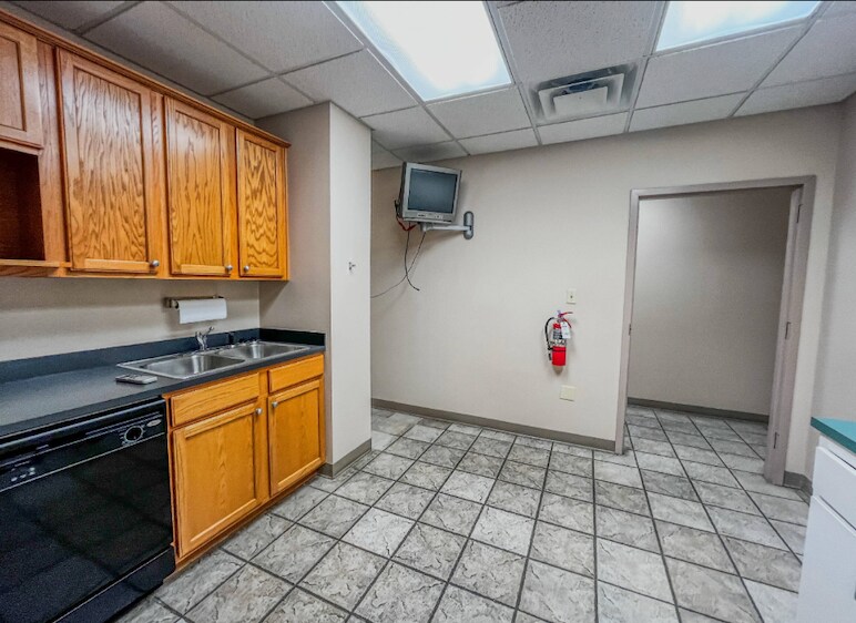 More Photos Of 2400 S Main St, Corbin Flex For Sale