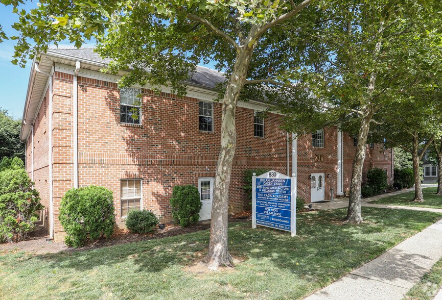 More Photos Of 830 Broad St, Shrewsbury Office For Lease