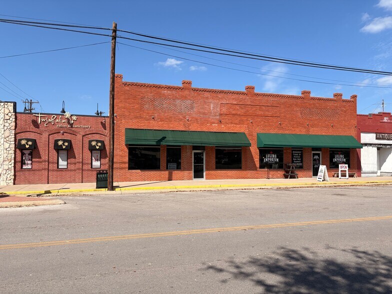 More Photos Of 605 E Davis St, Luling General Retail For Lease