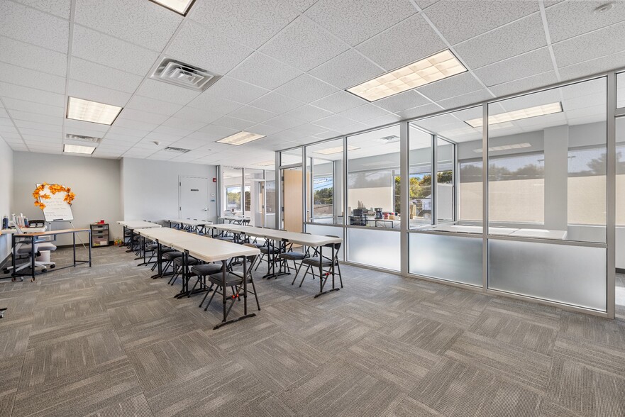 More Photos Of 251-255 Andover St, Peabody Storefront For Lease