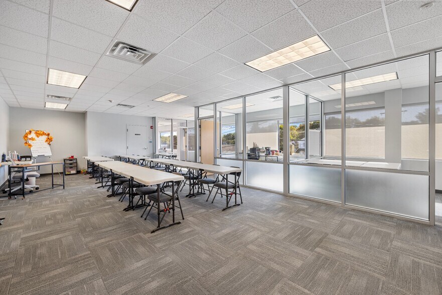 More Photos Of 255 Andover St, Peabody Storefront For Lease