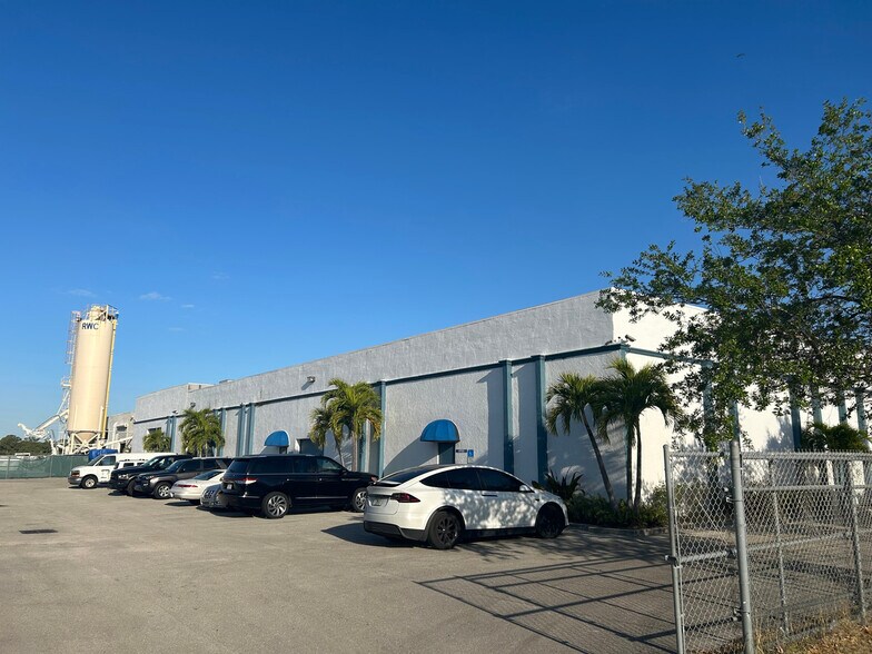 More Photos Of 210 Newman Rd, Lake Park Warehouse For Sale