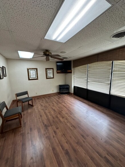 More Photos Of 409 N Wisconsin St, Hobart Office For Sale