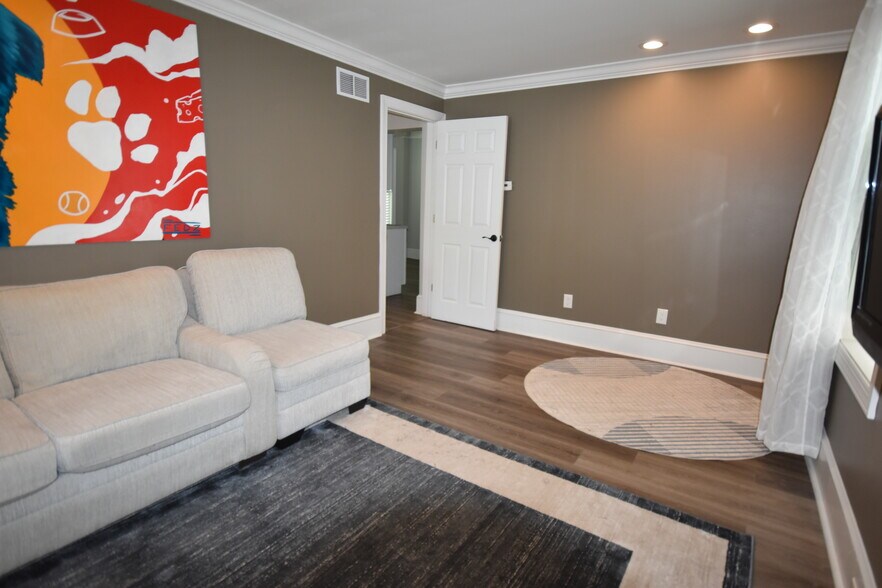 More Photos Of 309 White Horse Pike, Haddon Heights Office For Sale