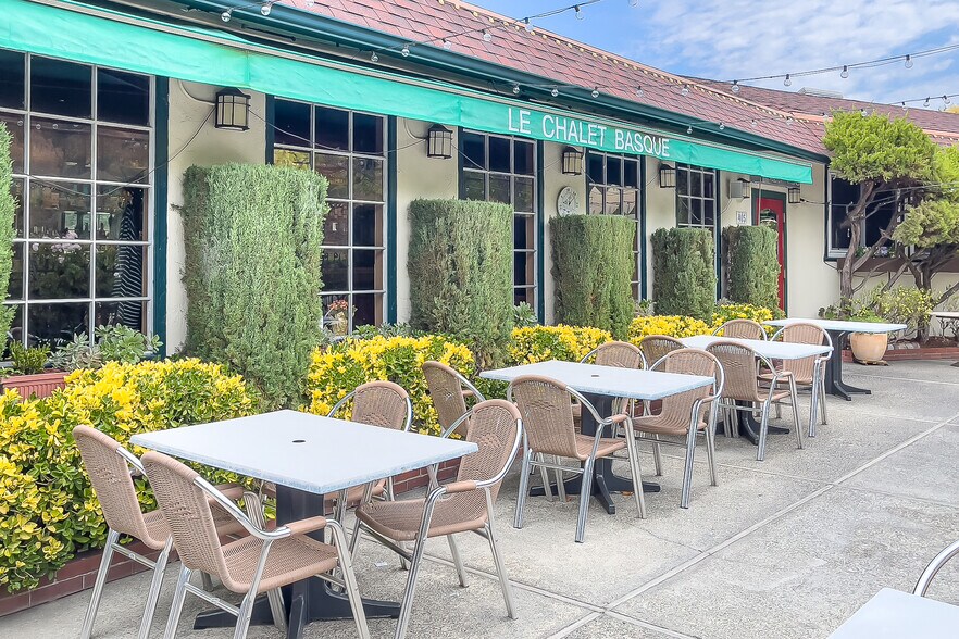 Primary Photo Of 405 N San Pedro Rd, San Rafael Restaurant For Sale