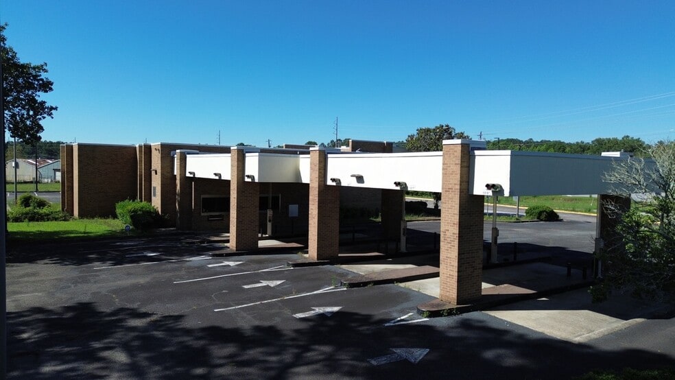 More Photos Of 1749 Gordon Hwy, Augusta Bank For Lease