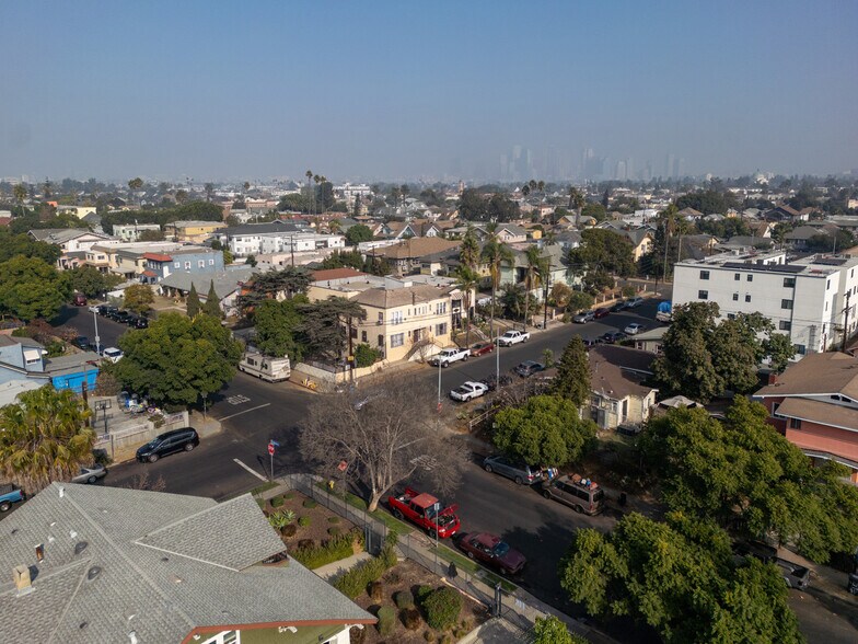More Photos Of 1519 W 30th St, Los Angeles Apartments For Sale
