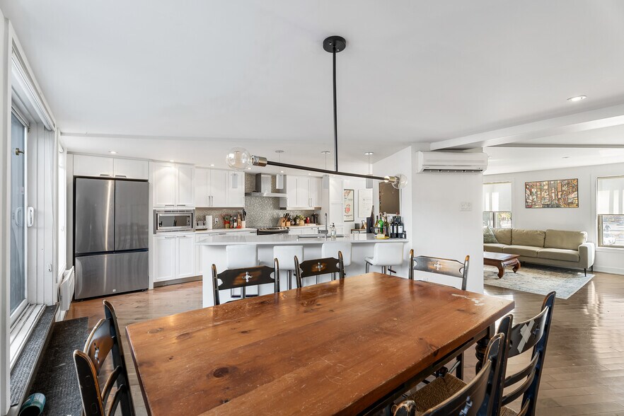 More Photos Of 3009 St Notre-Dame O, Montréal Restaurant For Sale