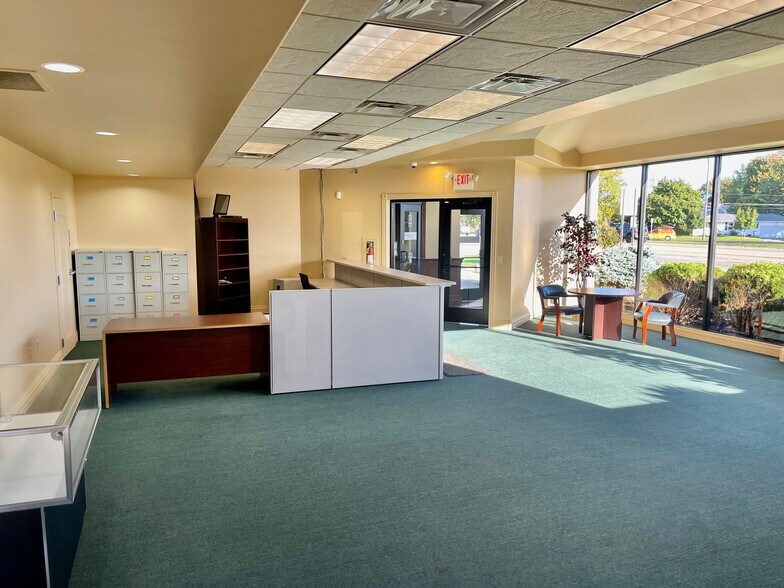 More Photos Of 902 S Old Us 27, Saint Johns Freestanding For Sale