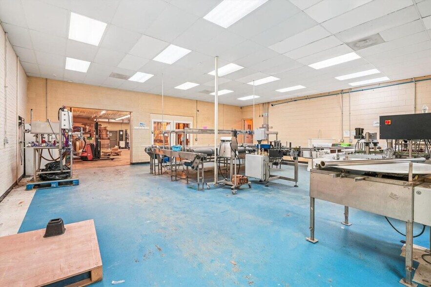 More Photos Of 113 Aileen Rd, Flint Hill Warehouse For Sale